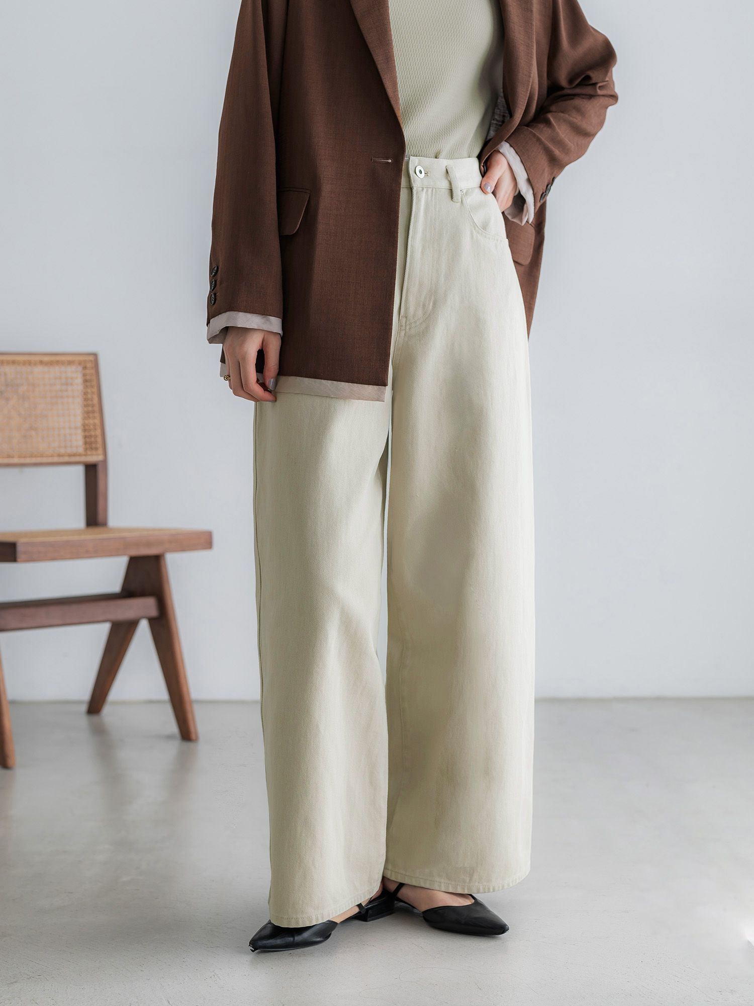 H172 B77 W56.5 H84.5 / 着用サイズ : サンプル