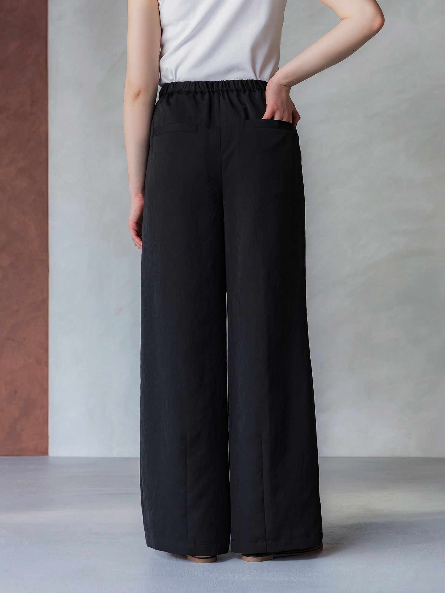 H173 B83 W66 H96 / 着用サイズ : サンプル