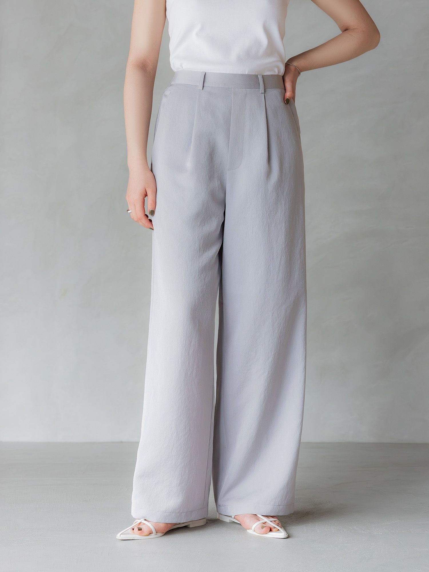 H173 B83 W66 H96 / 着用サイズ : サンプル