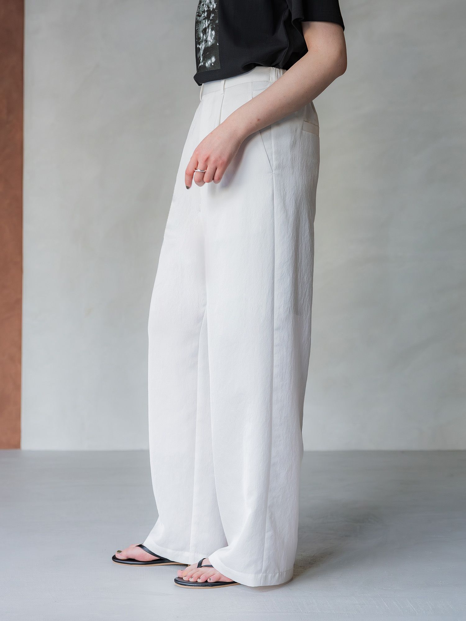 H173 B83 W66 H96 / 着用サイズ : サンプル