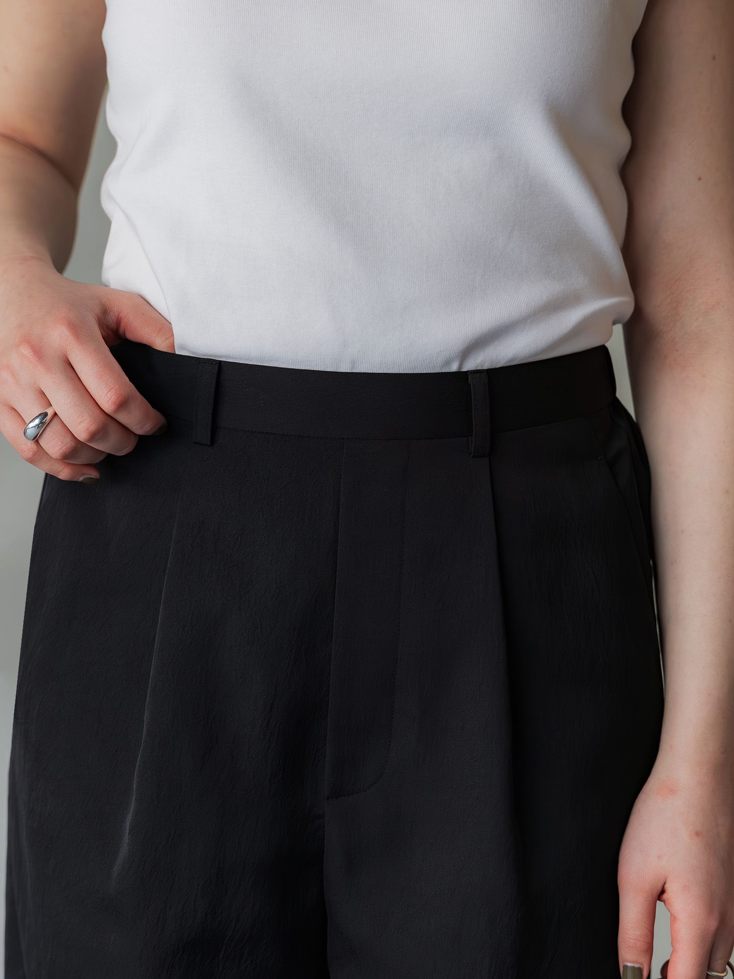 H173 B83 W66 H96 / 着用サイズ : サンプル