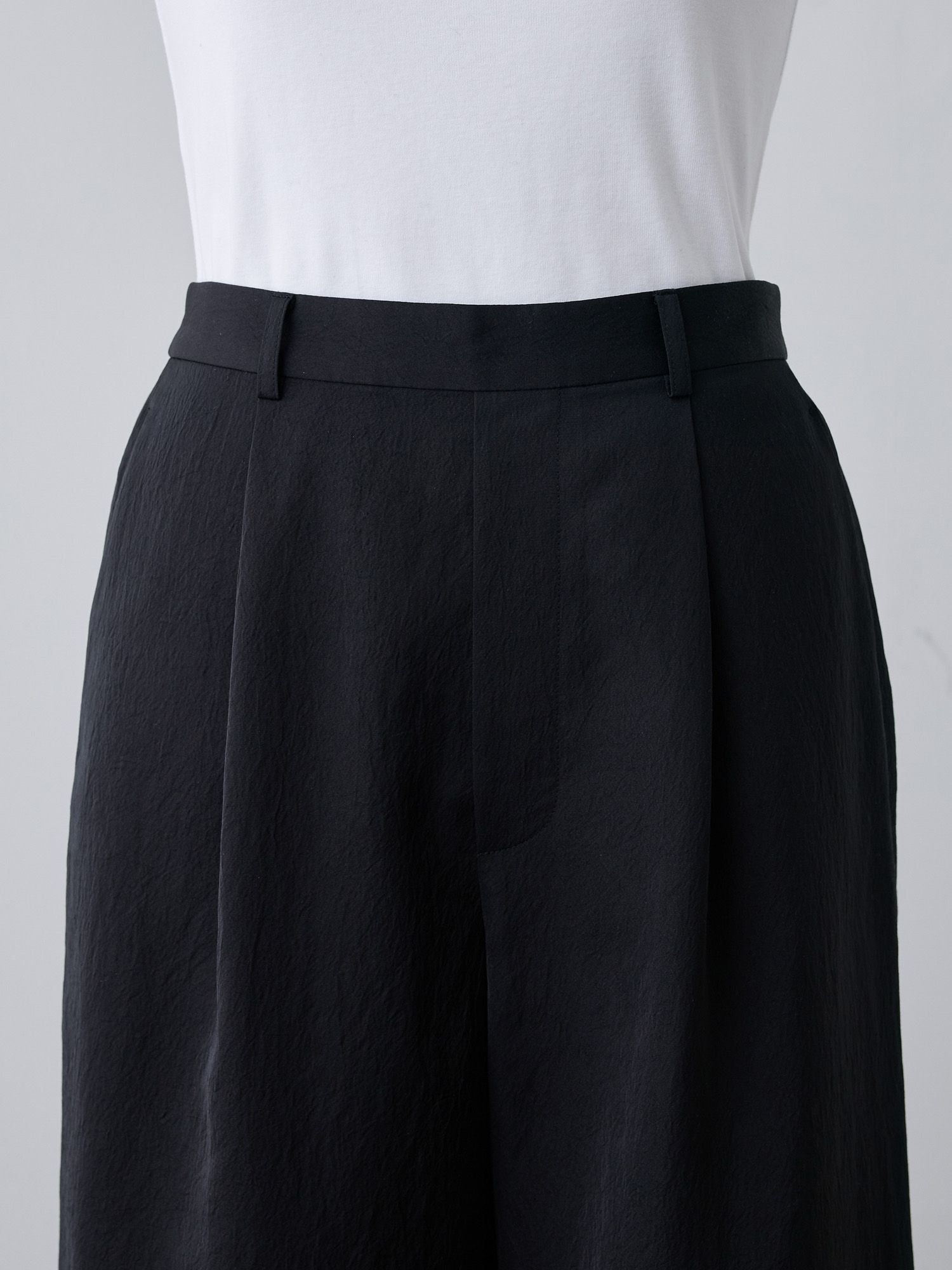 ウォッシャブルサテンスラックス