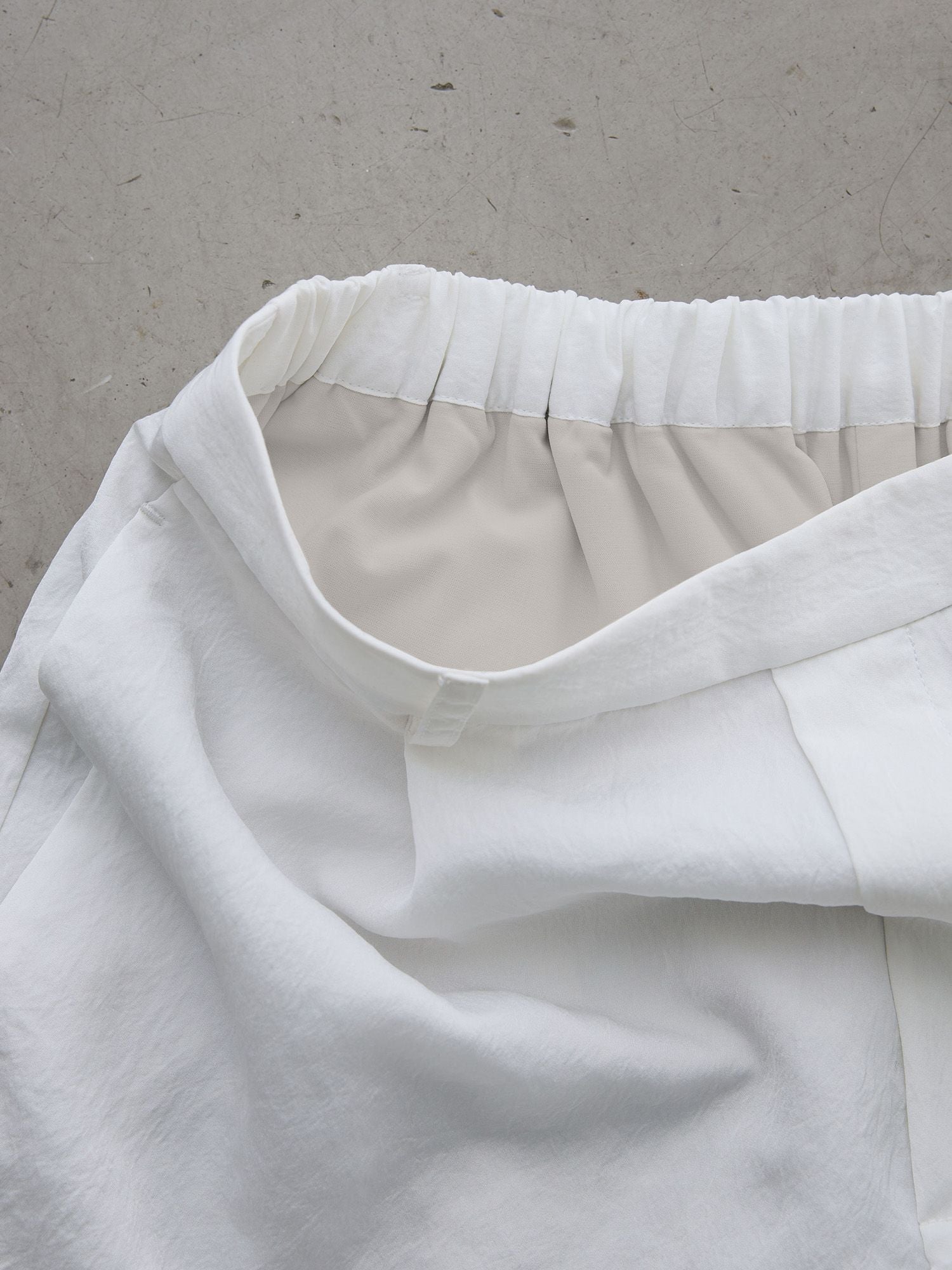 ウォッシャブルサテンスラックス