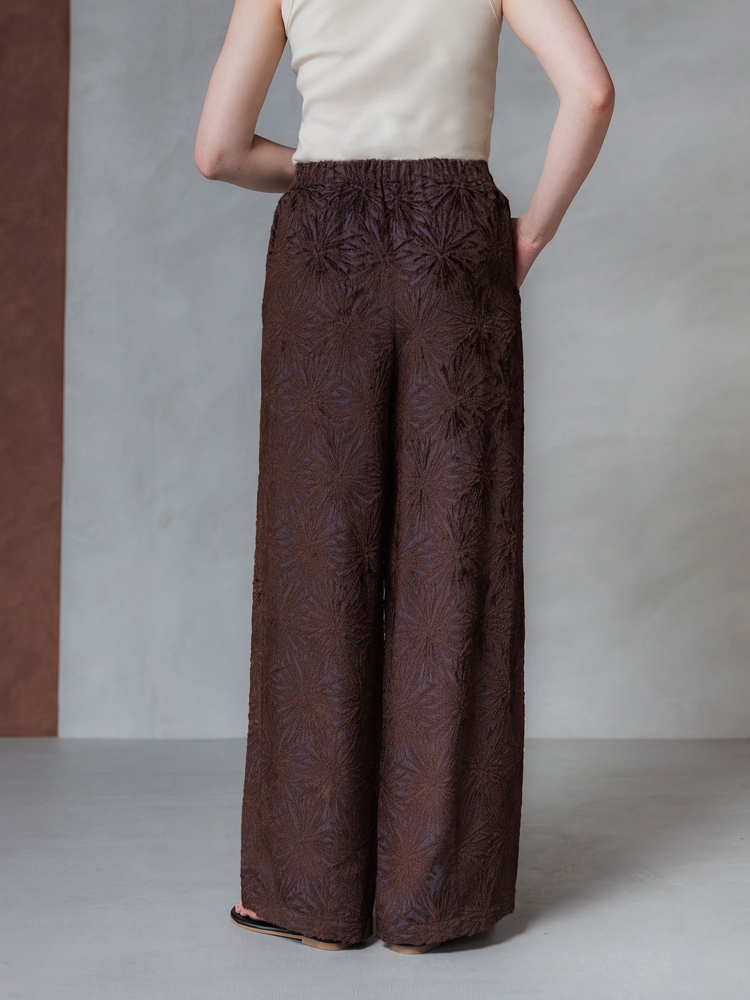 H173 B83 W66 H96 / 着用サイズ : サンプル