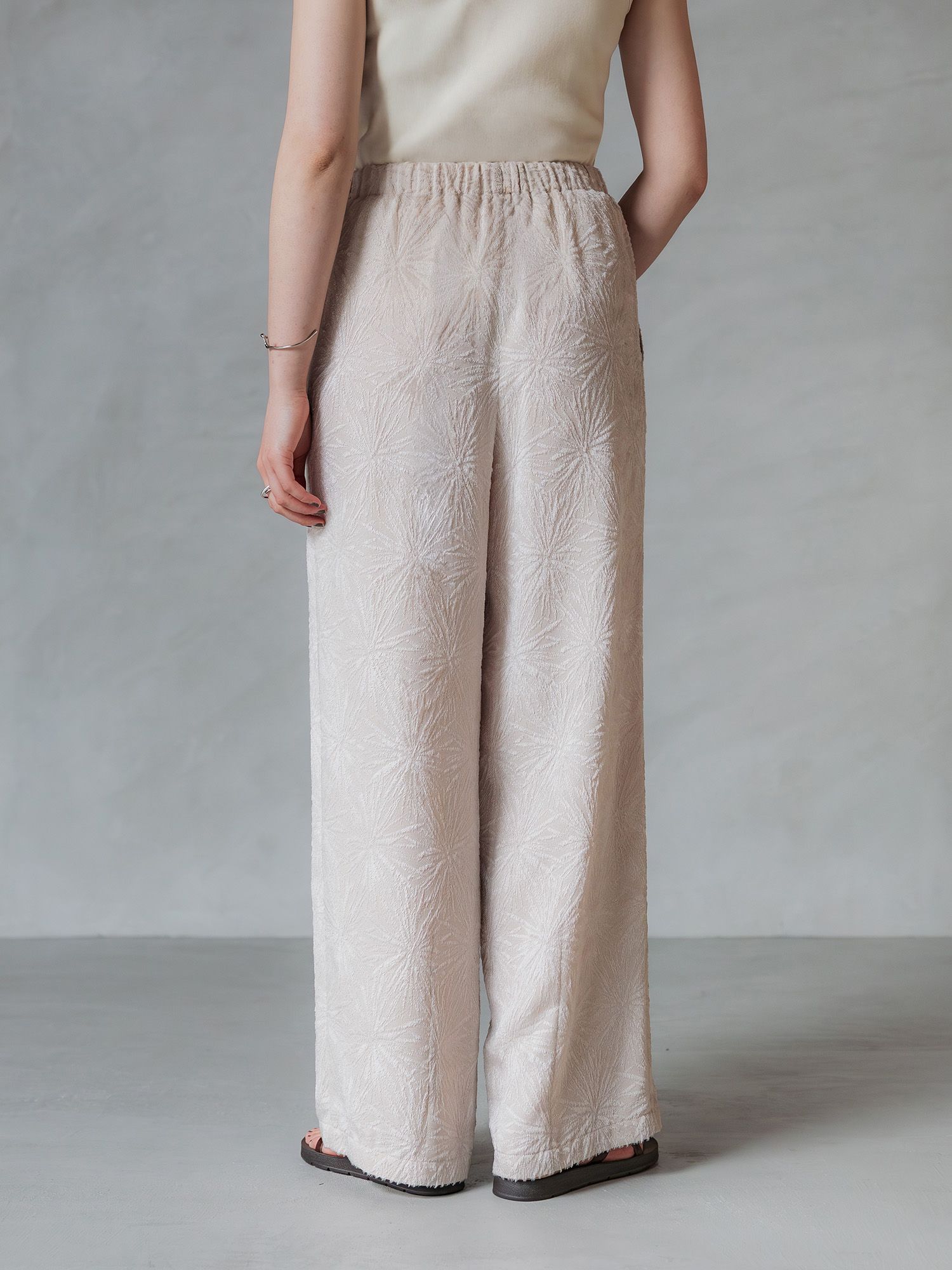 H173 B83 W66 H96 / 着用サイズ : サンプル