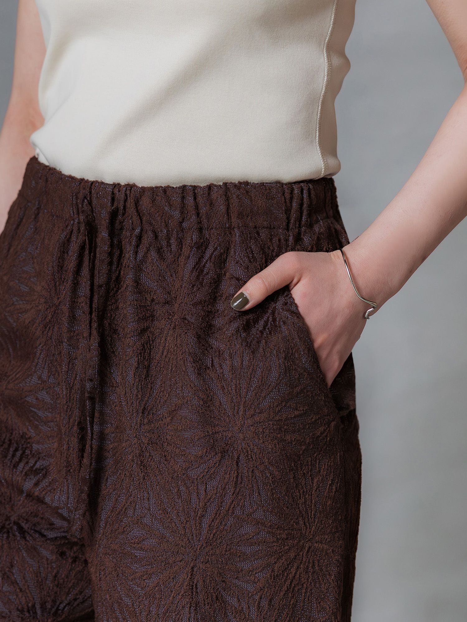 H173 B83 W66 H96 / 着用サイズ : サンプル