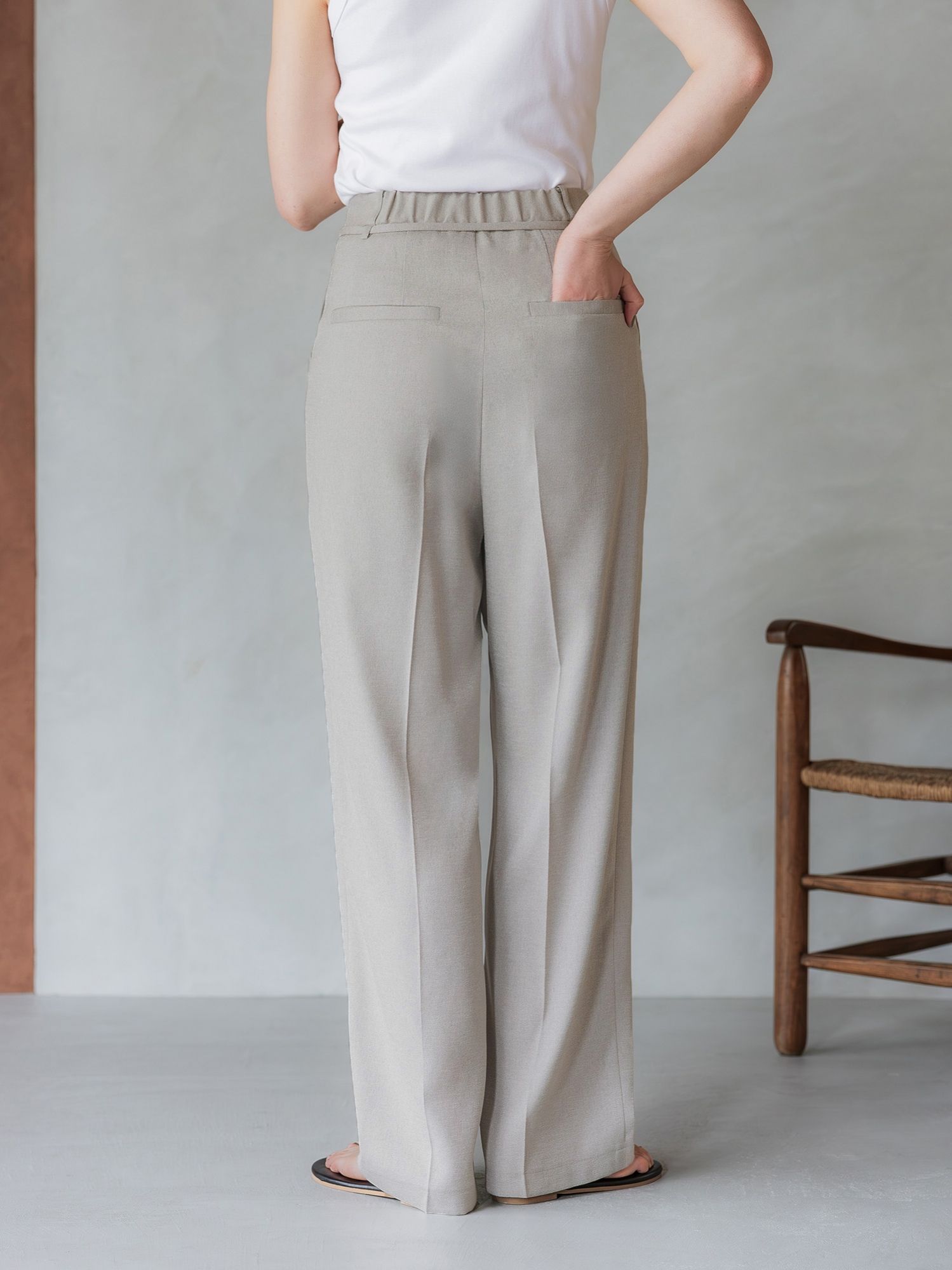 H173 B83 W66 H96 / 着用サイズ : サンプル