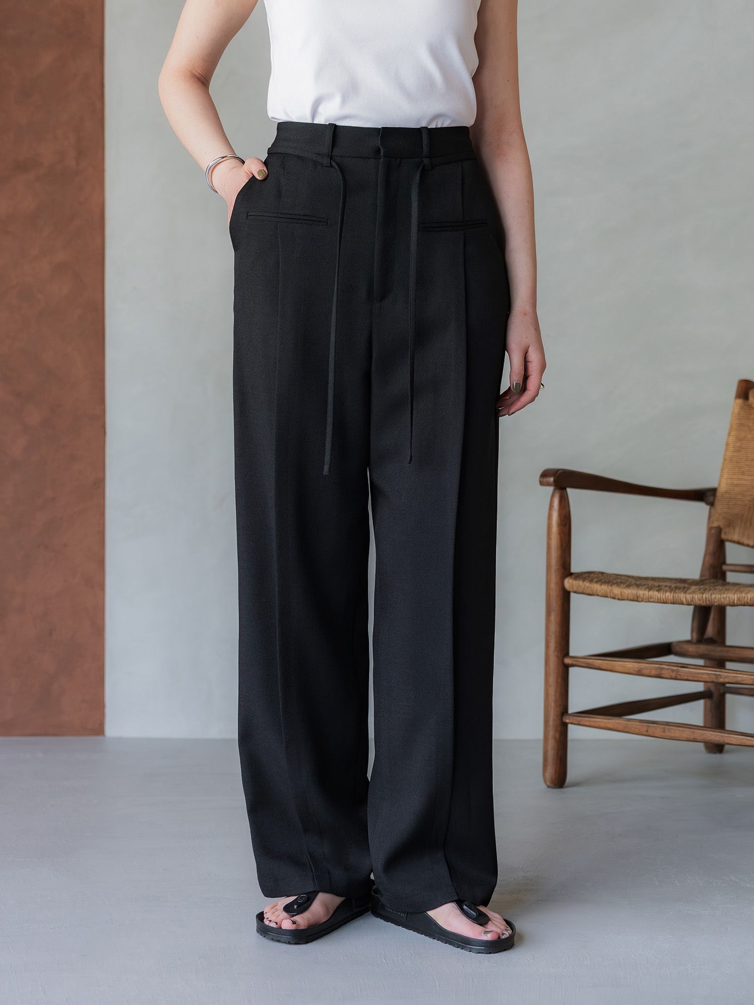 H173 B83 W66 H96 / 着用サイズ : サンプル