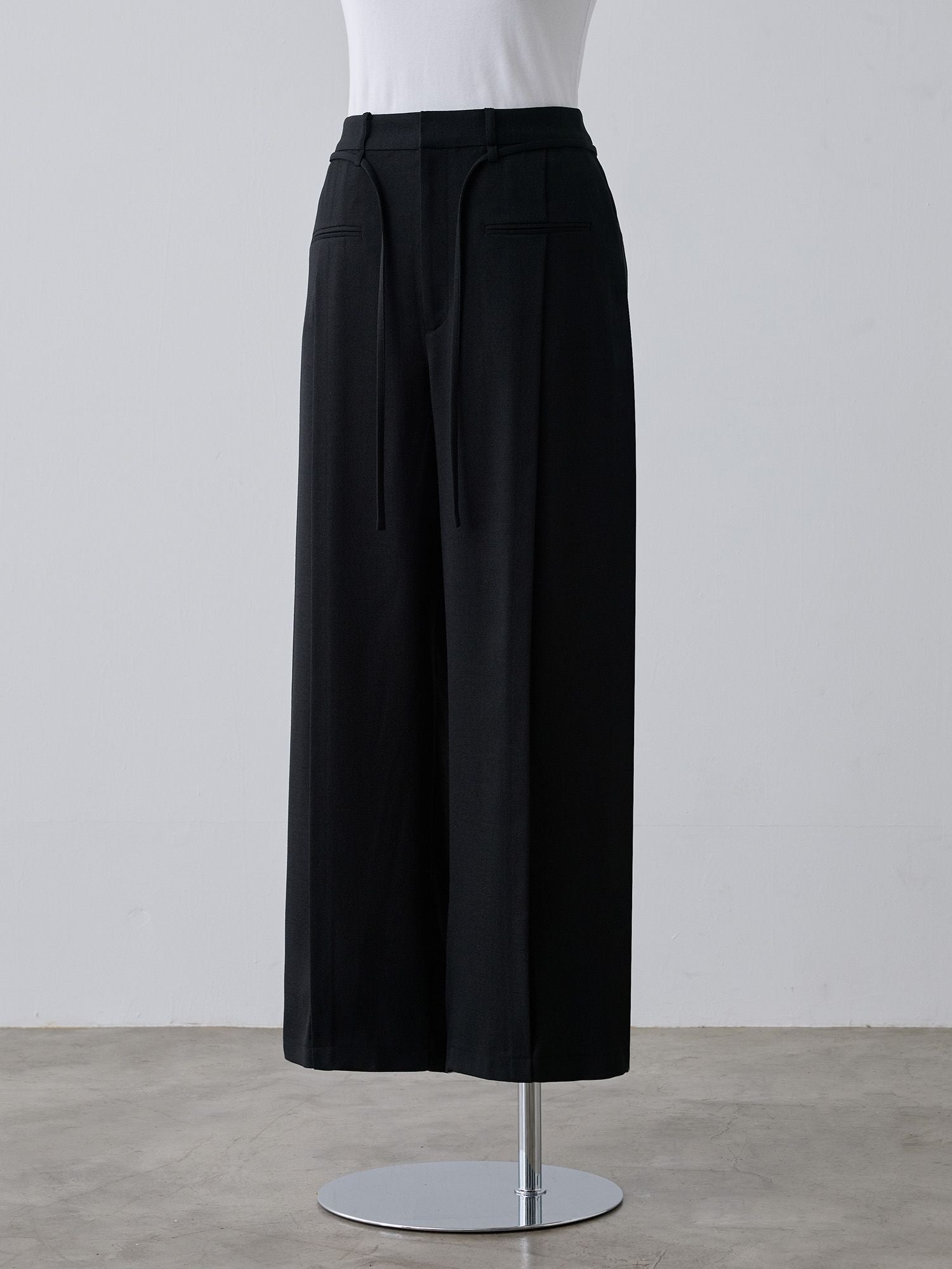 ピンタックスラブストレートパンツ