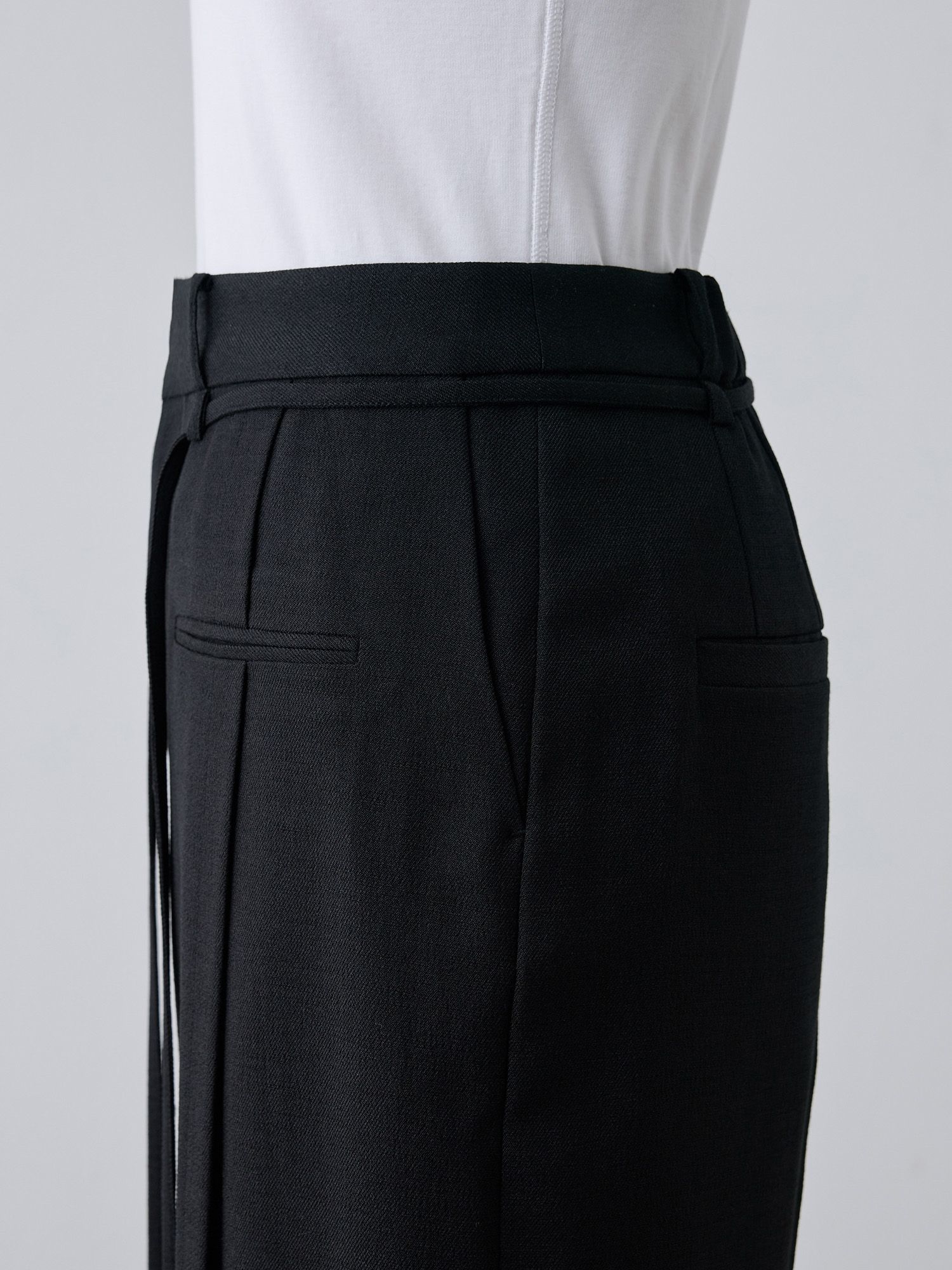 ピンタックスラブストレートパンツ