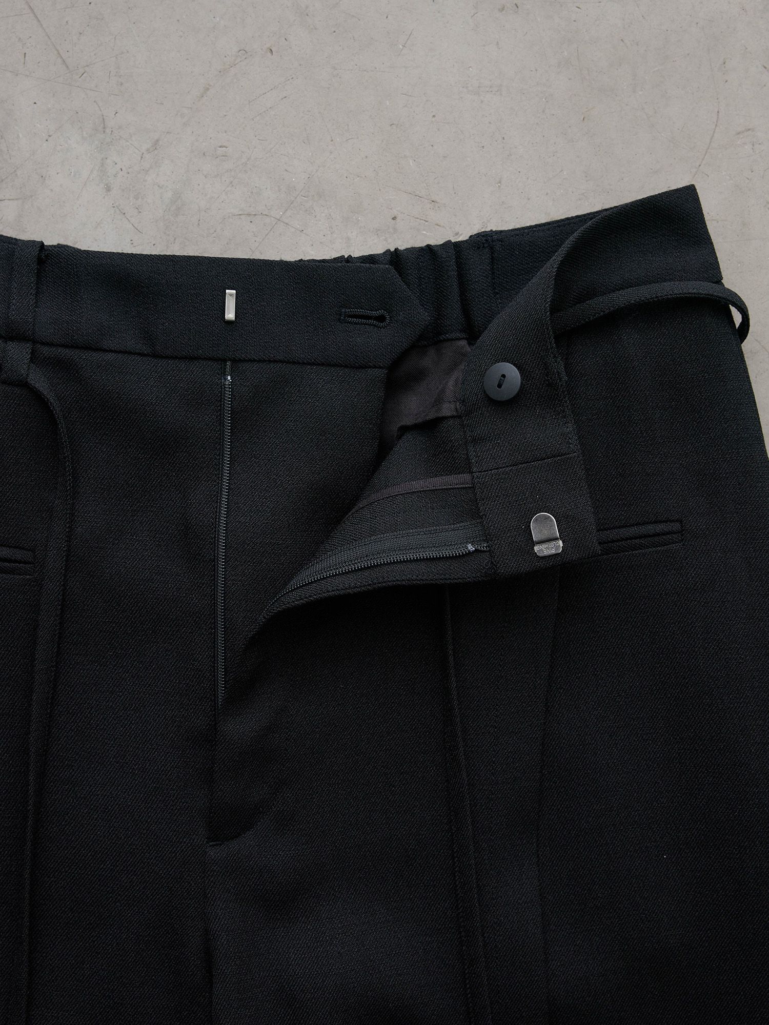 ピンタックスラブストレートパンツ