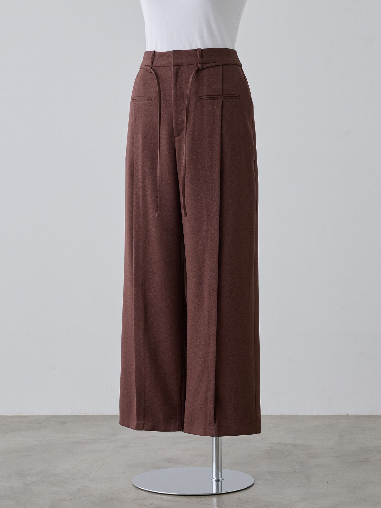 ピンタックスラブストレートパンツ