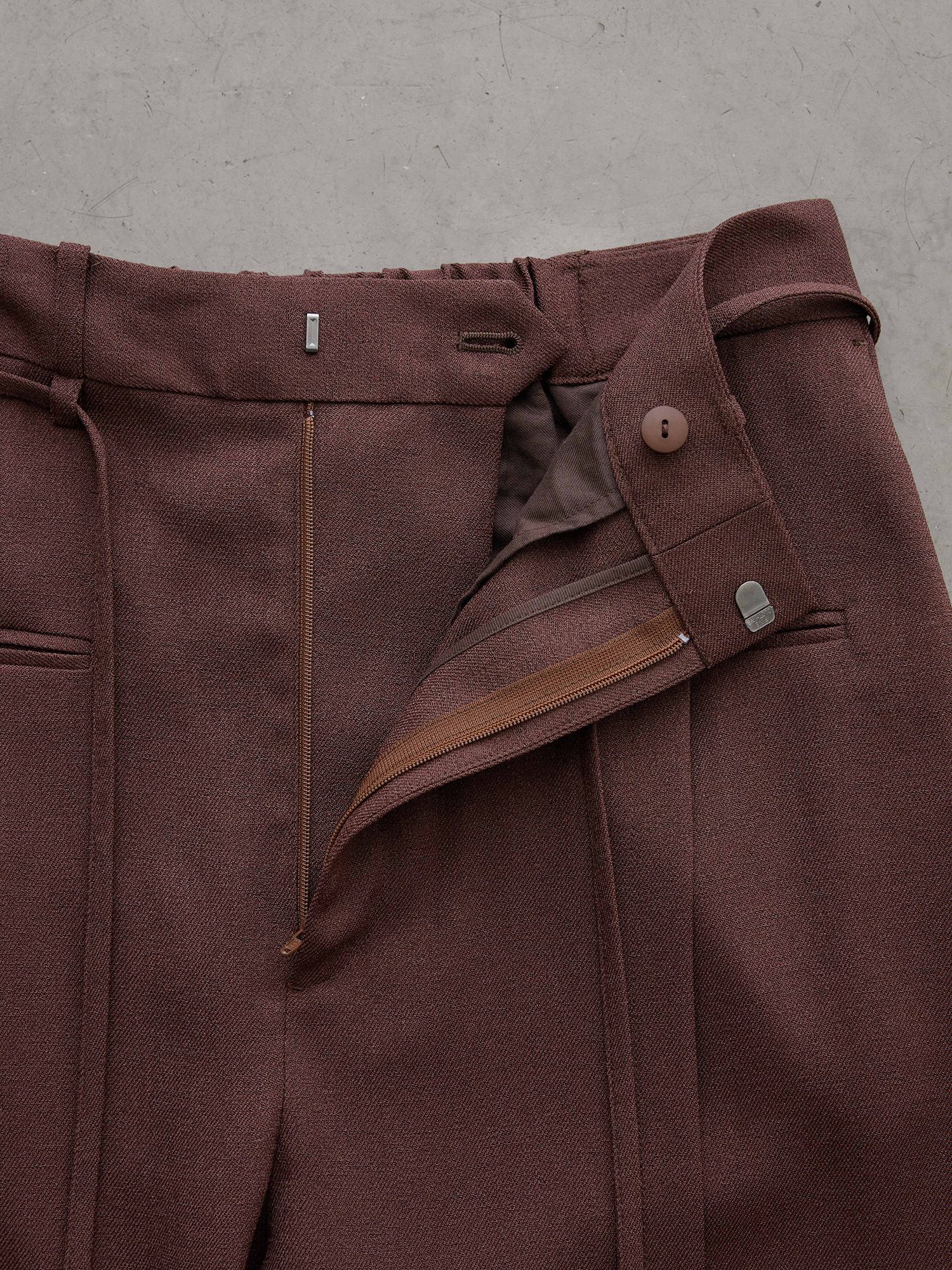 ピンタックスラブストレートパンツ