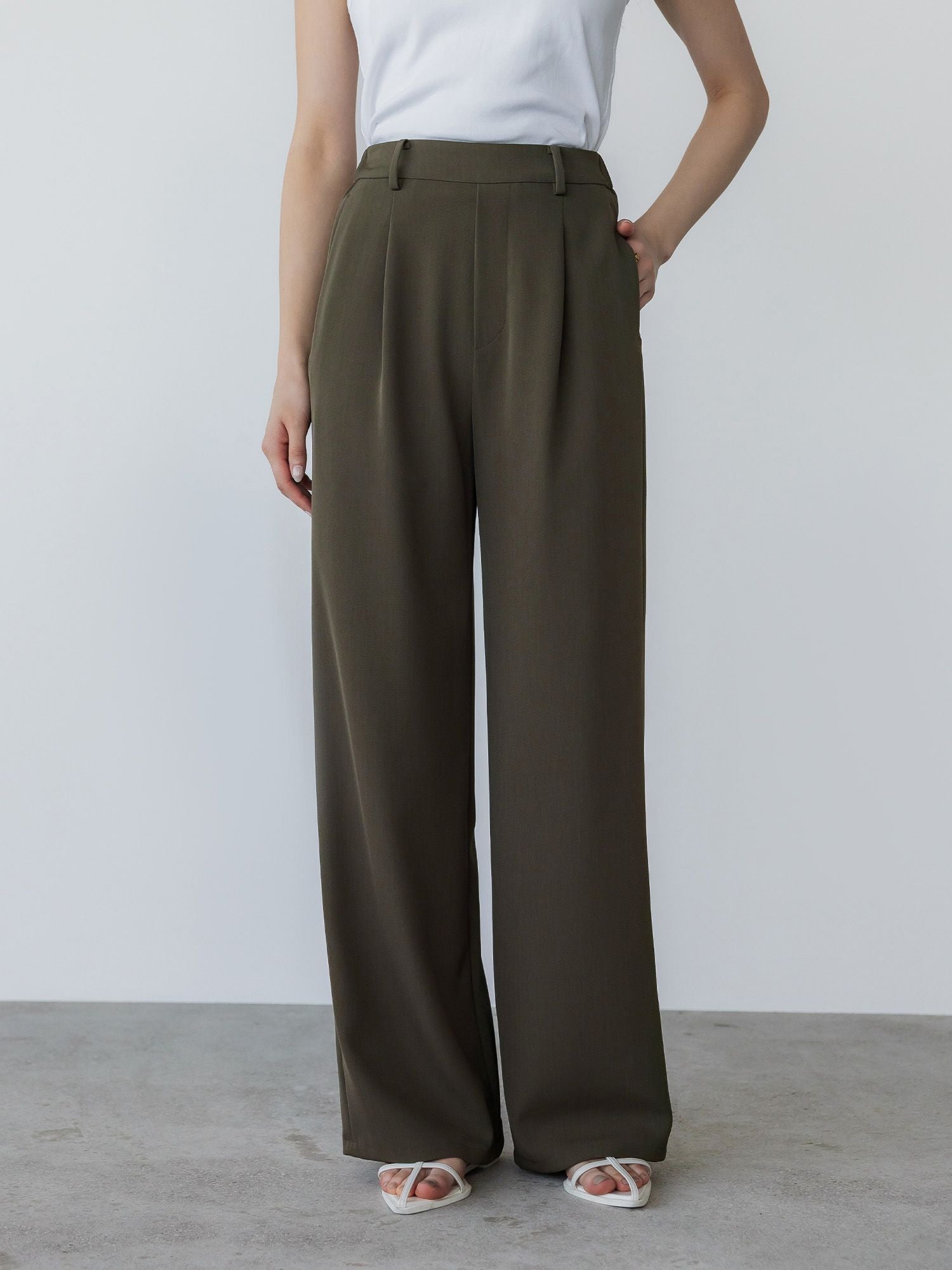 H167 B81 W57 H89 / 着用サイズ : サンプル