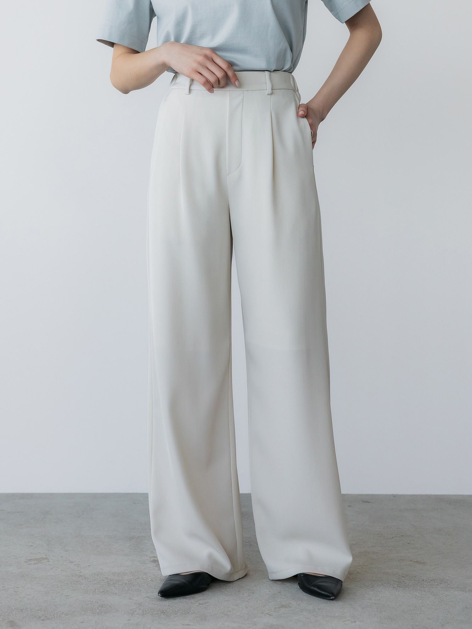 H167 B81 W57 H89 / 着用サイズ : サンプル