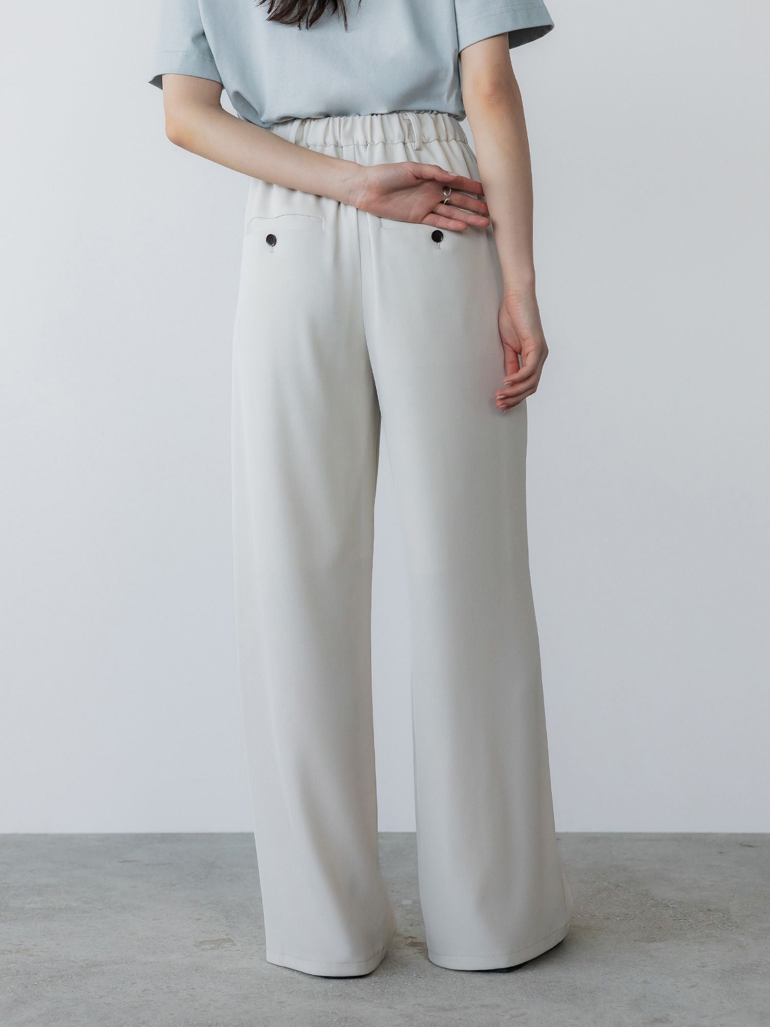 H167 B81 W57 H89 / 着用サイズ : サンプル