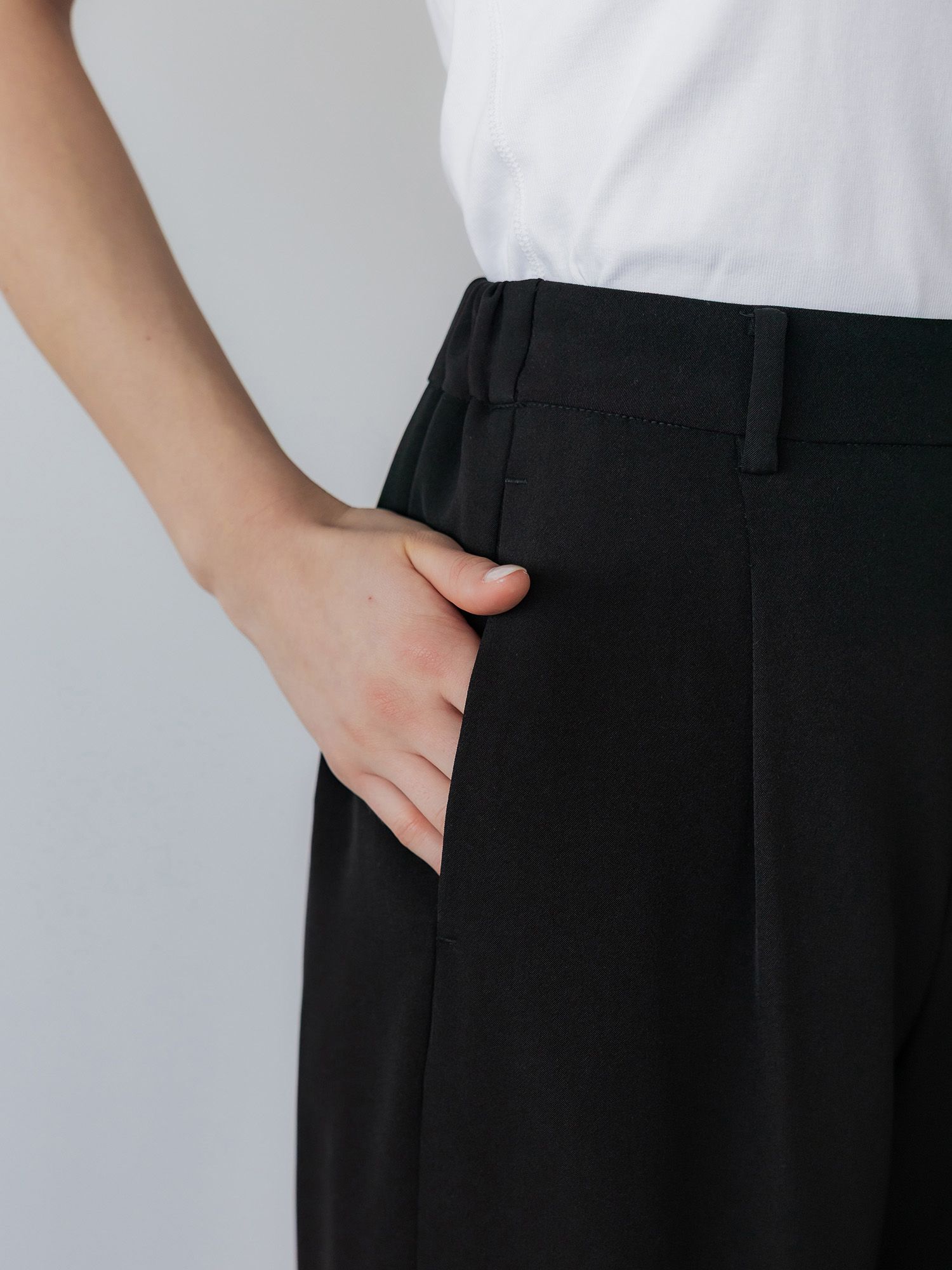 H167 B81 W57 H89 / 着用サイズ : サンプル