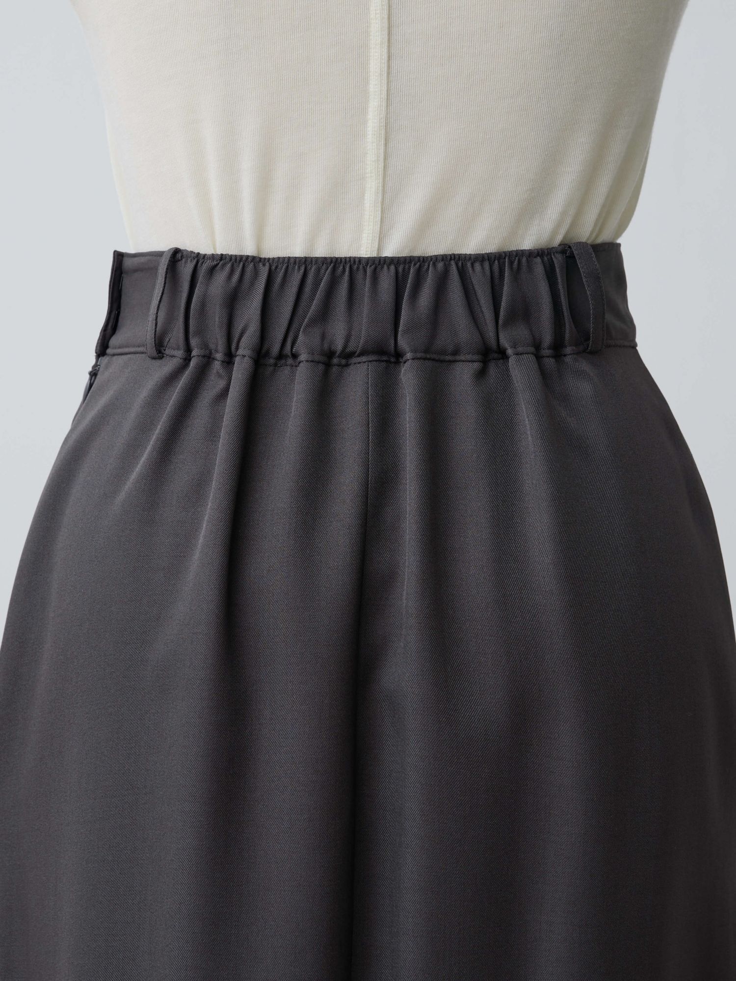 バックタックナロースカート