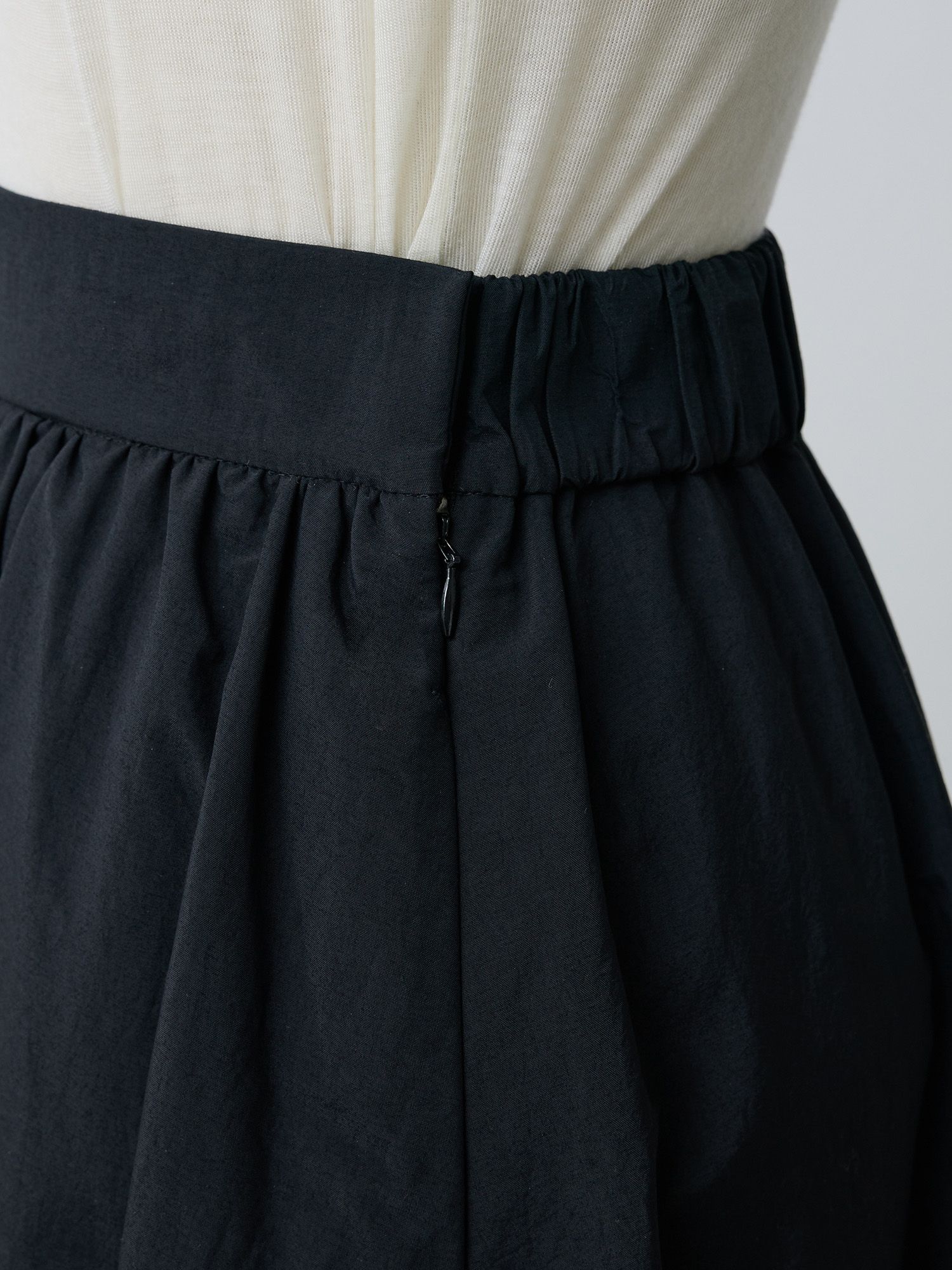 ナイロンドレープマキシスカート