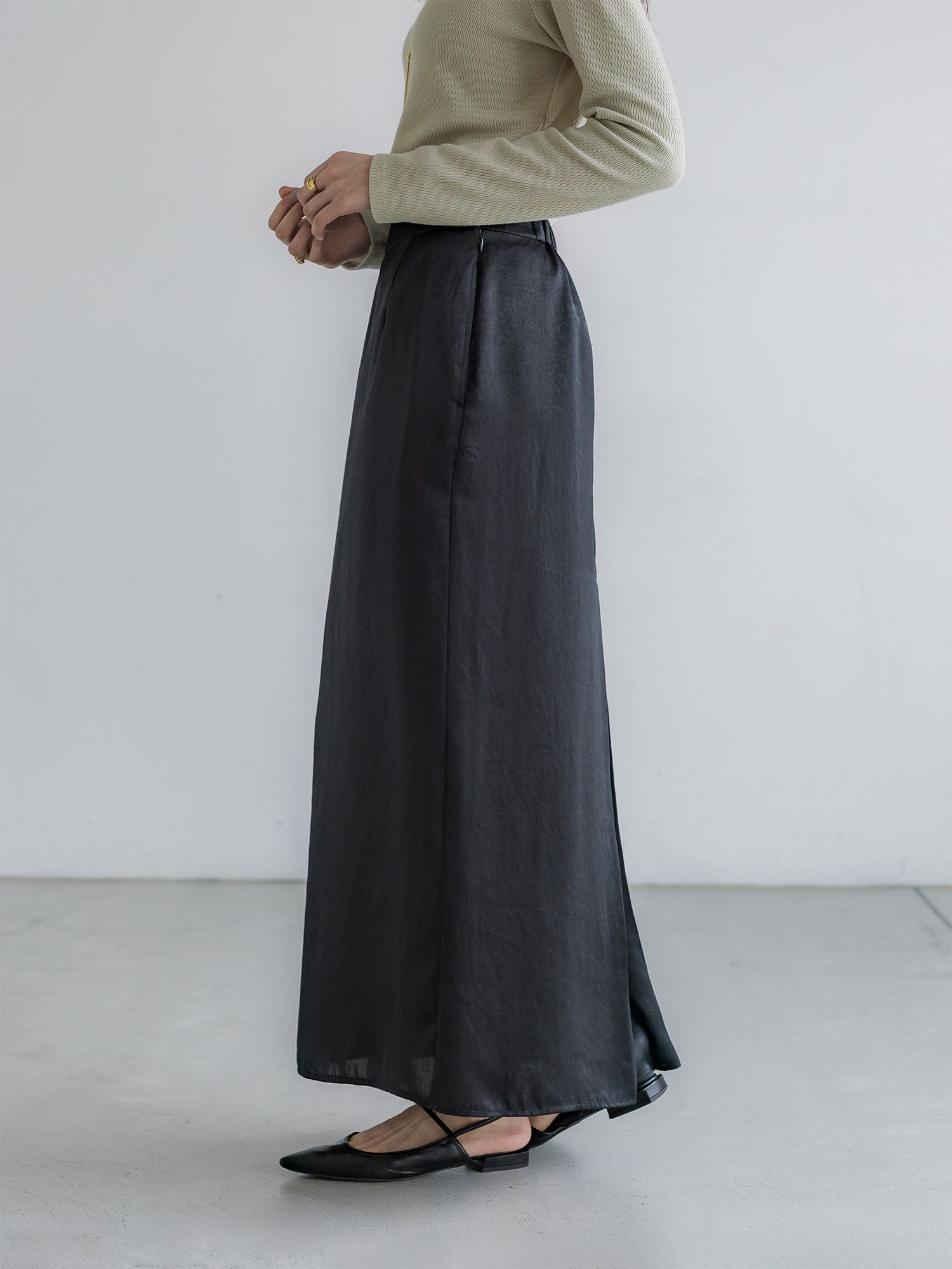 H172 B77 W56.5 H84.5 / 着用サイズ : サンプル