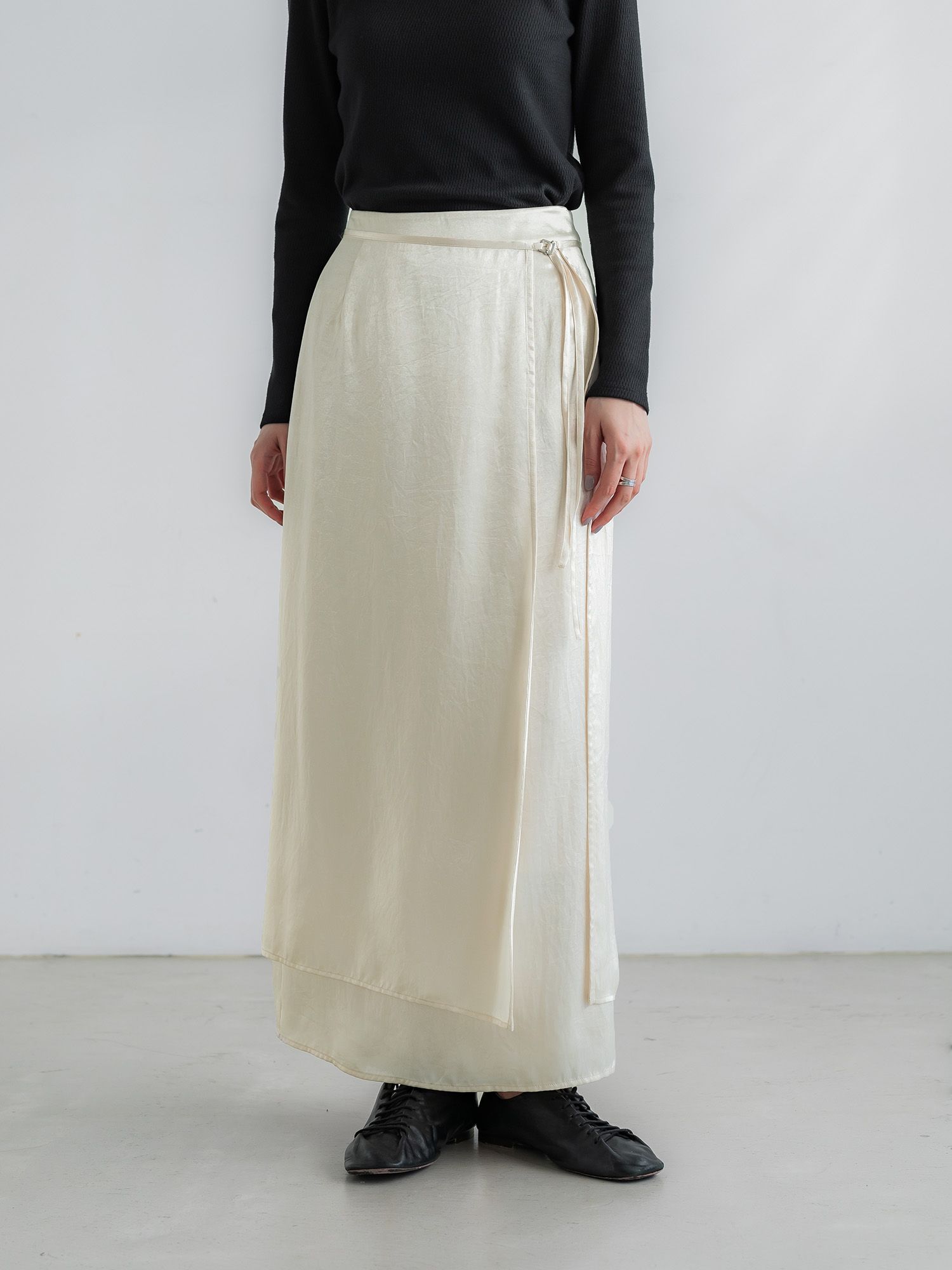 H172 B77 W56.5 H84.5 / 着用サイズ : サンプル