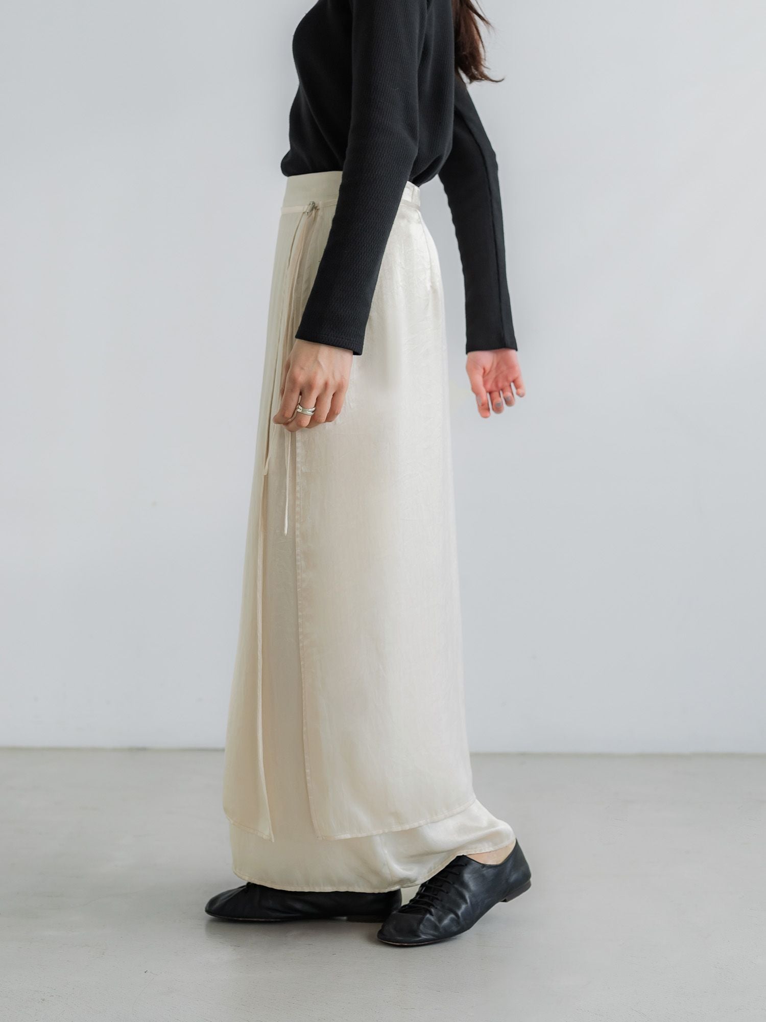 H172 B77 W56.5 H84.5 / 着用サイズ : サンプル