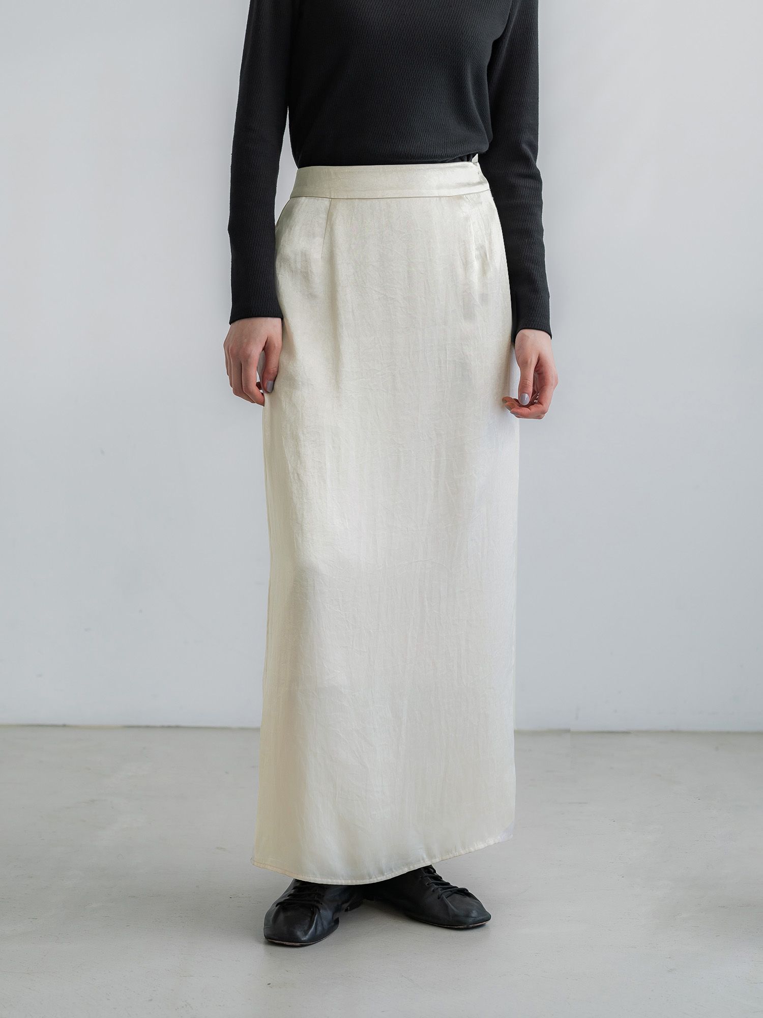 H172 B77 W56.5 H84.5 / 着用サイズ : サンプル