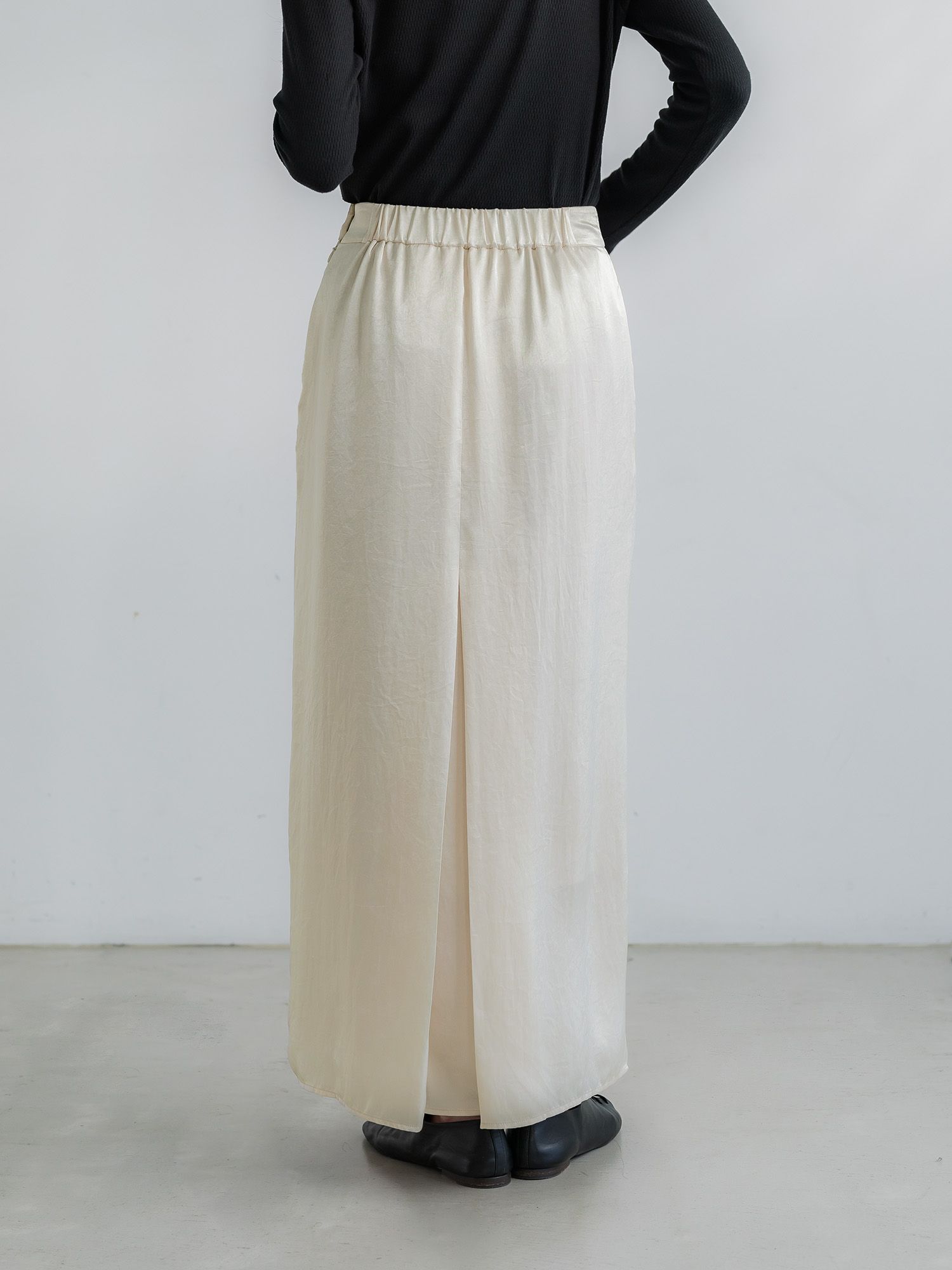 H172 B77 W56.5 H84.5 / 着用サイズ : サンプル