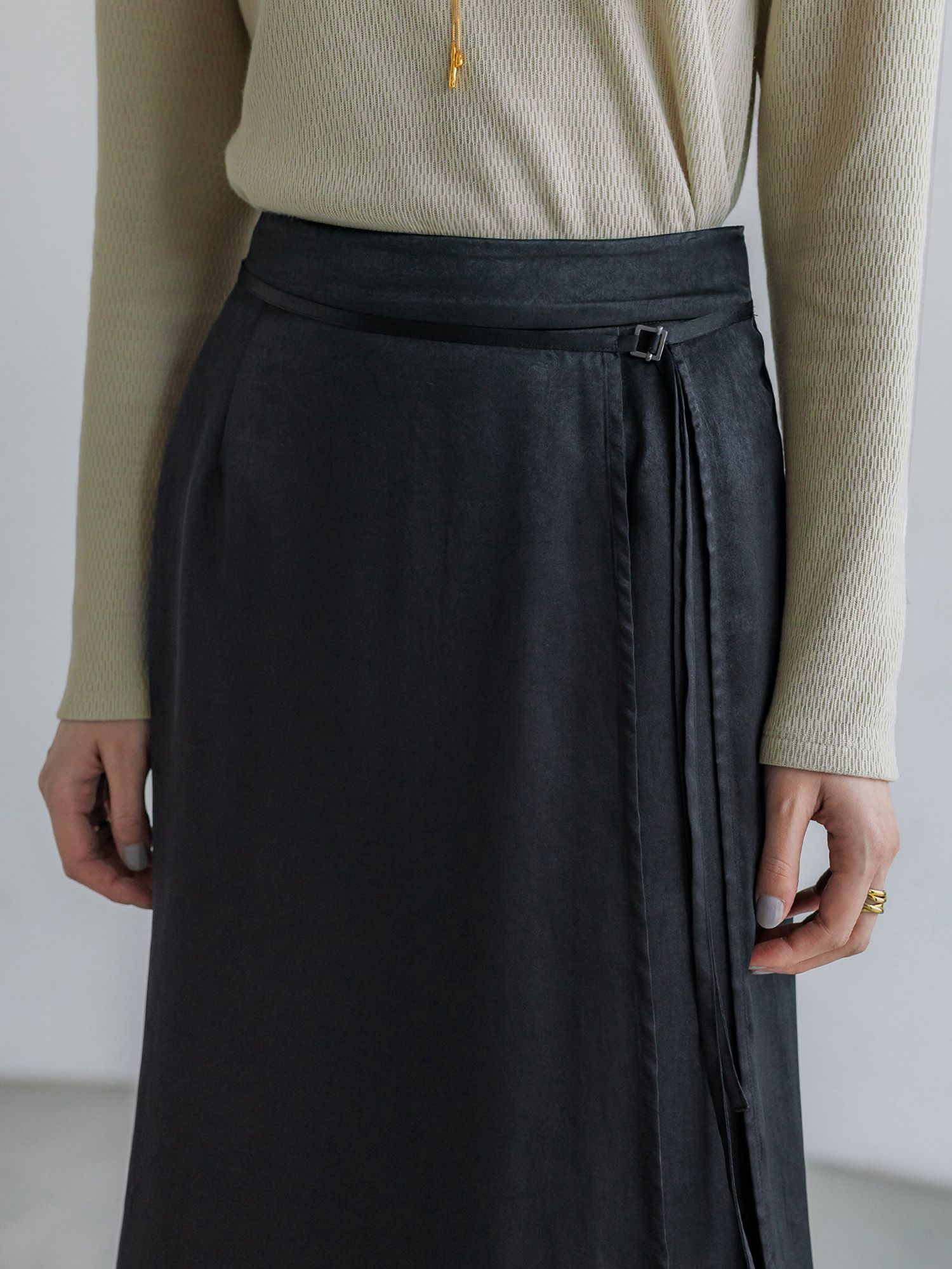 H172 B77 W56.5 H84.5 / 着用サイズ : サンプル