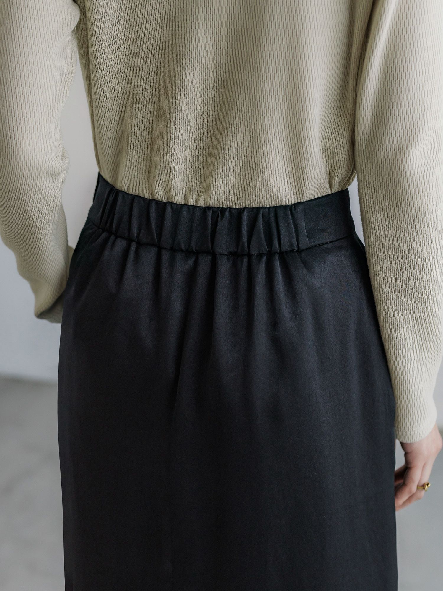 H172 B77 W56.5 H84.5 / 着用サイズ : サンプル